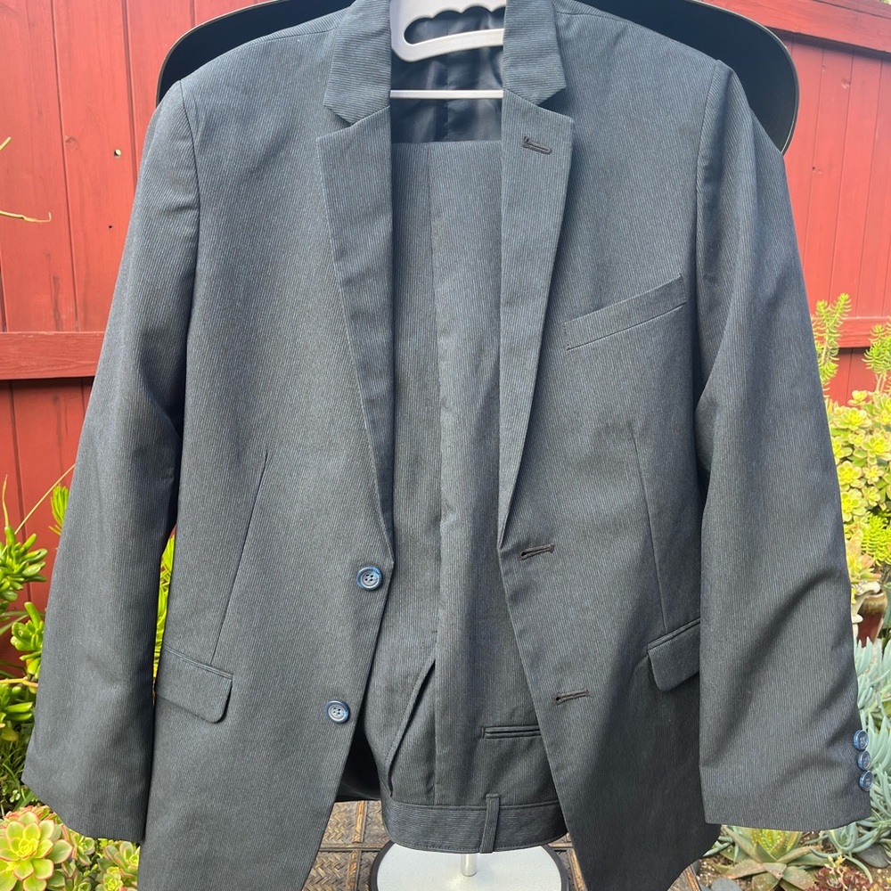 Van Heusen Lightweight Boys Size 18 Two Piece Suit Set